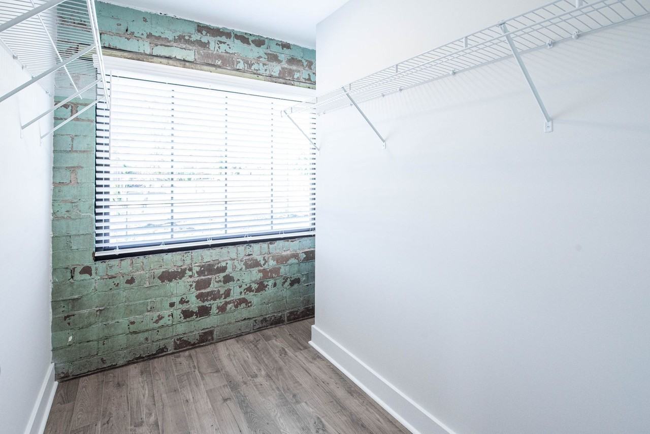 210 Georgia Ave - Photo 5 of 13