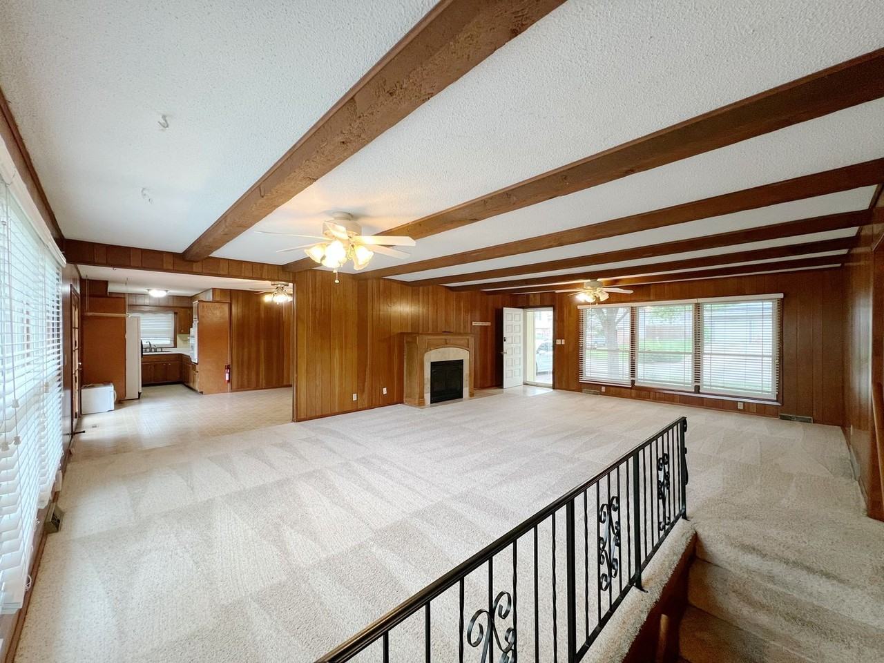 521 N Walker Ln - Photo 3 of 18