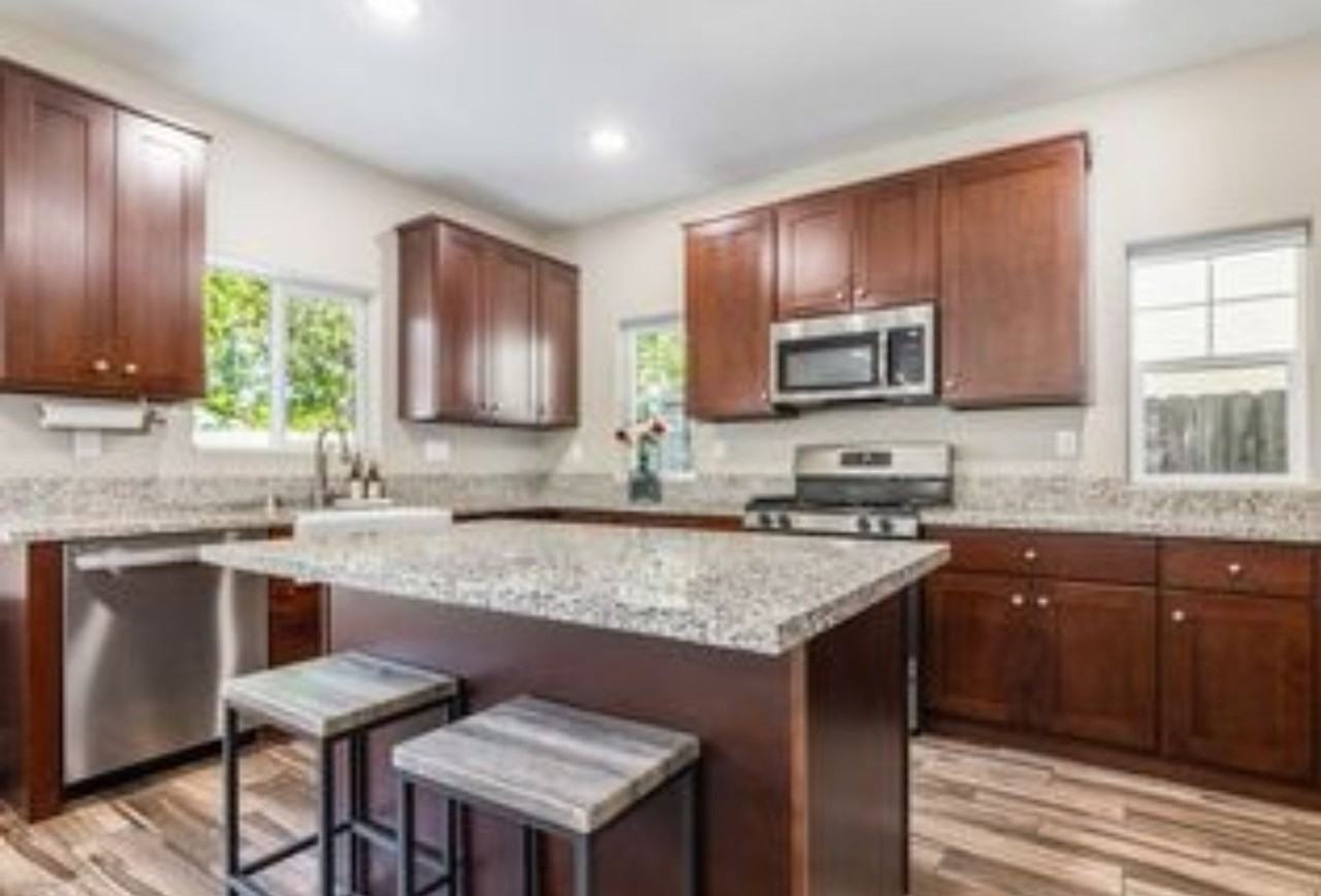 884 Salinas Ave - Photo 3 of 6