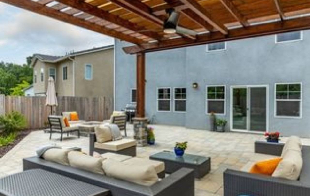 884 Salinas Ave - Photo 4 of 6