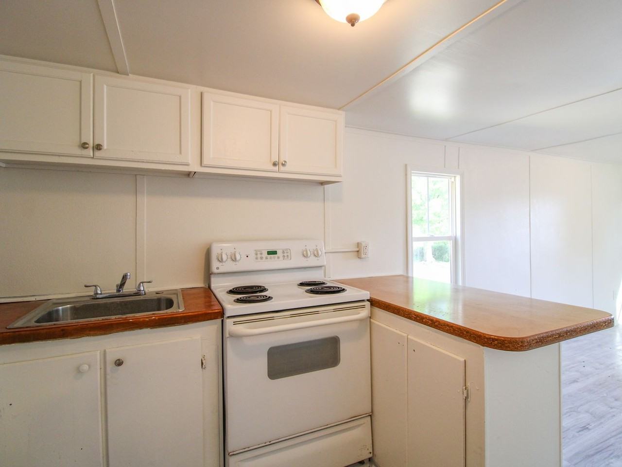 15 Simpson Rd - Photo 7 of 12