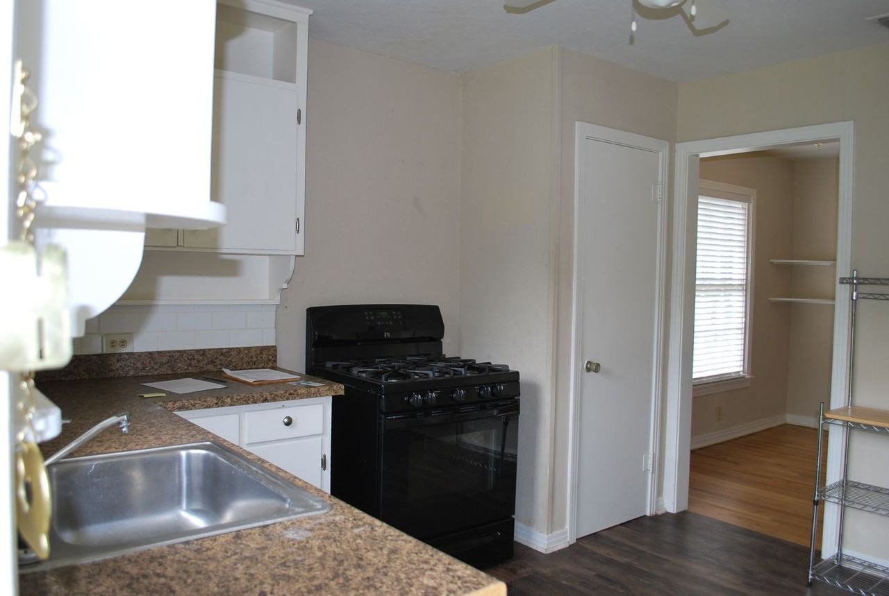 1419 Broadway St - Photo 3 of 11