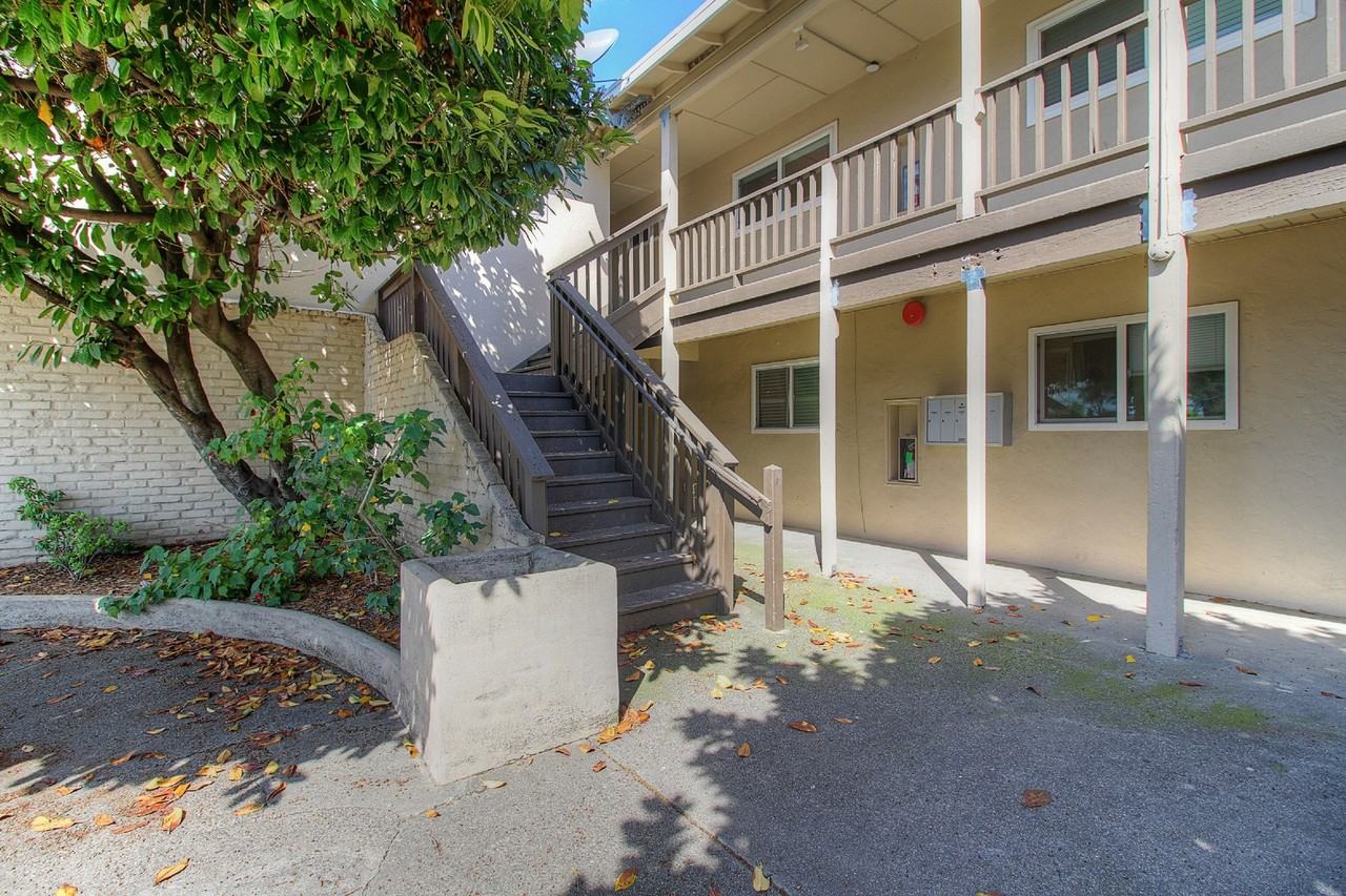Link Lane Apartments - Photo 4 of 17