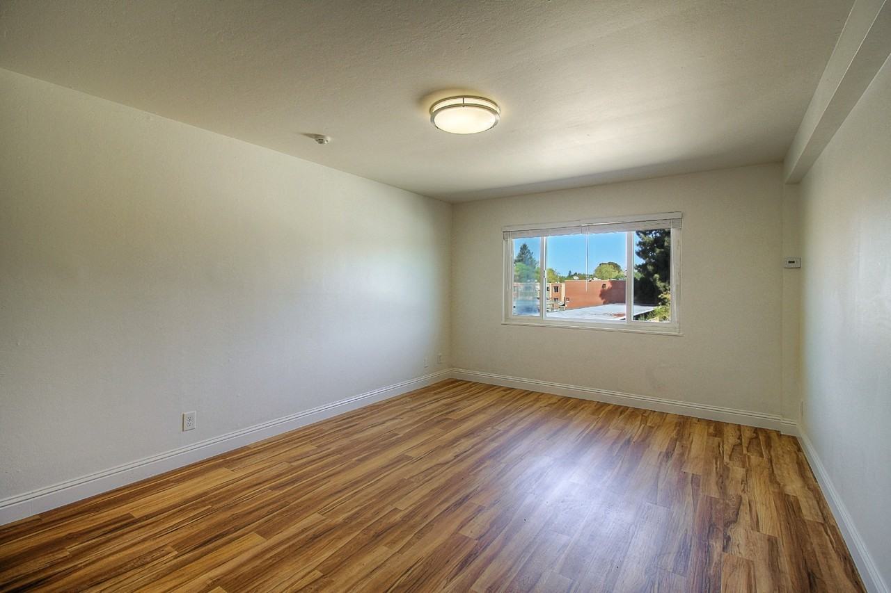 Link Lane Apartments - Photo 6 of 17