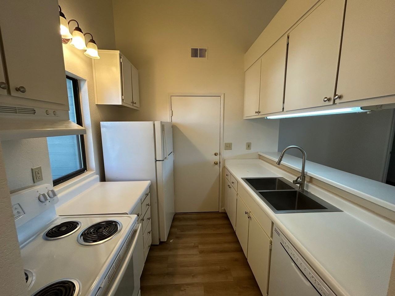 16703 Audrey Dr - Photo 4 of 14