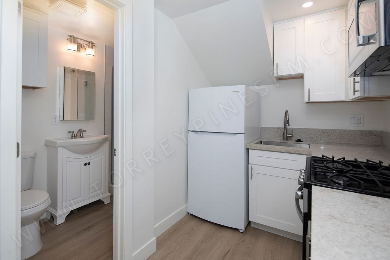 4950 1/2 Del Mar Ave - Photo 3 of 9