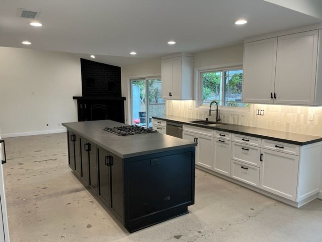 3276 Valarie Ave - Photo 3 of 10