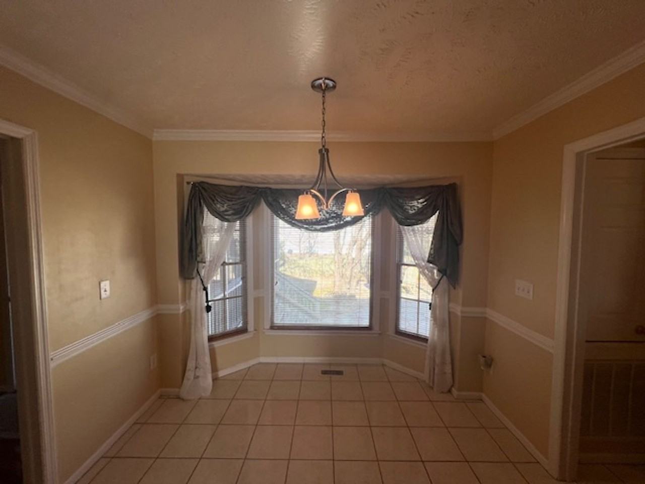 5912 Armour Ave - Photo 4 of 31