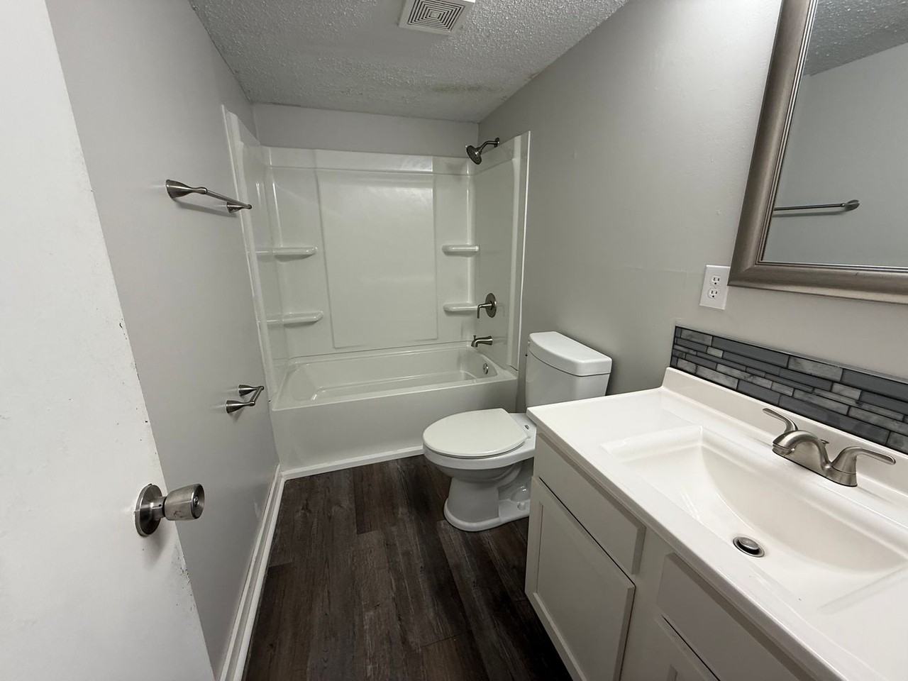 Newburgh Hidden Apartments 1 and 2 bedroom, Quiet Living - Photo 4 of 11