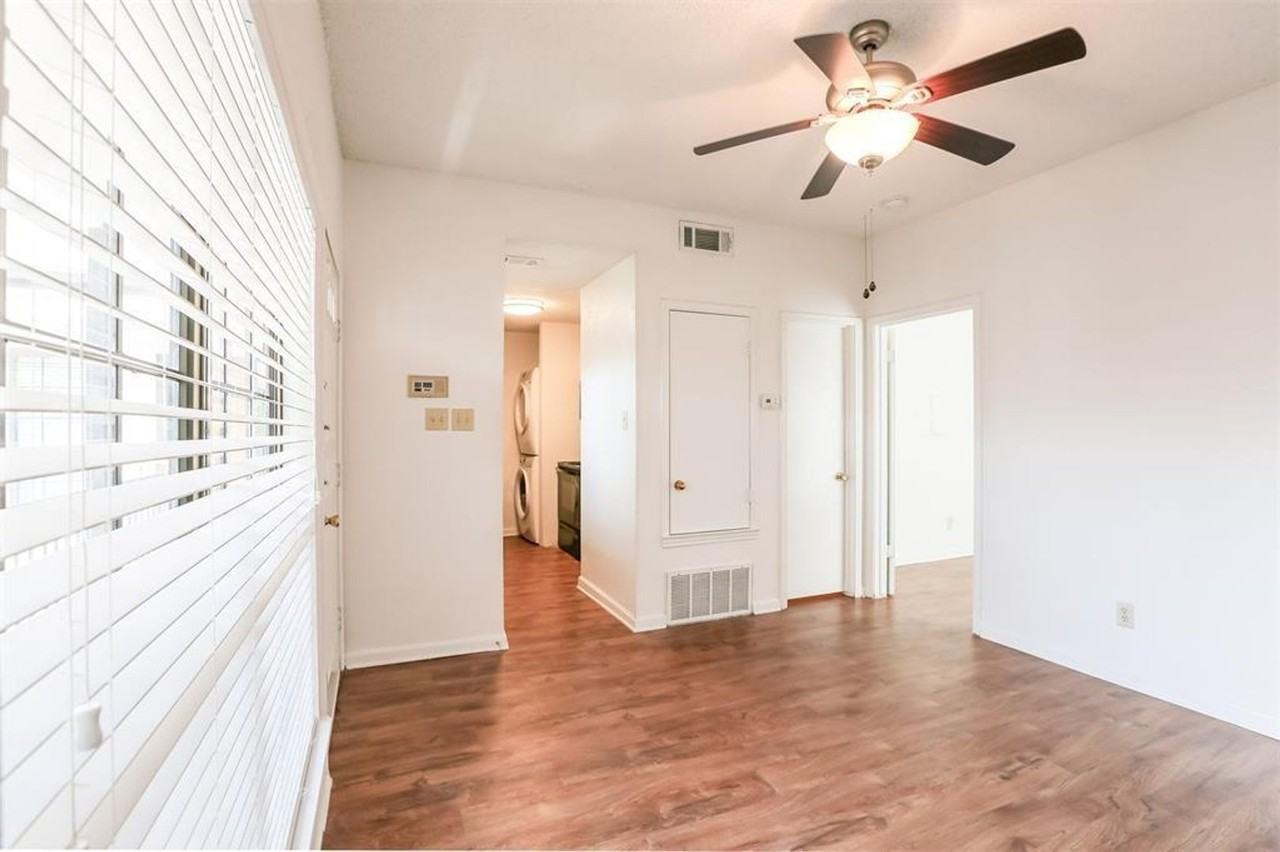 912 W 22nd St #106 - Photo 2 of 12