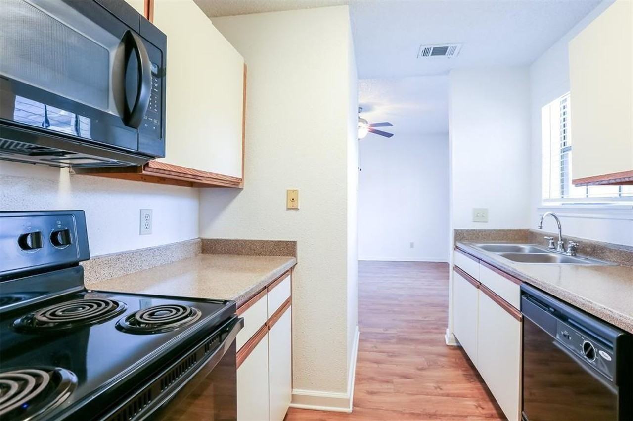 912 W 22nd St #106 - Photo 5 of 12