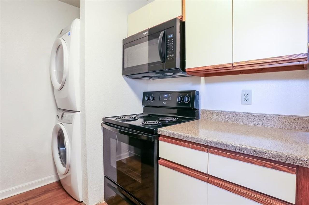 912 W 22nd St #106 - Photo 6 of 12