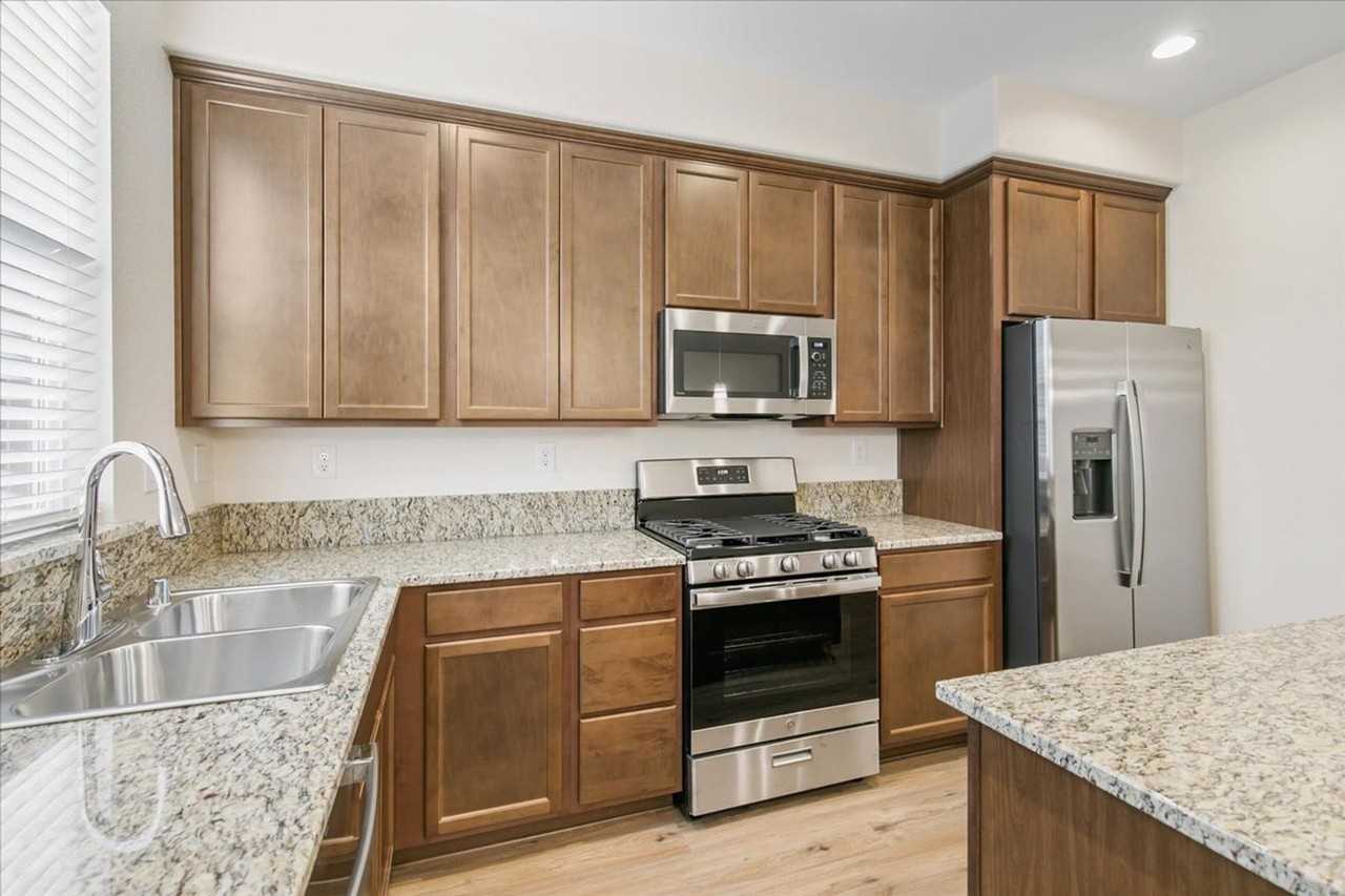 2274 Shady Canyon Dr - Photo 5 of 35