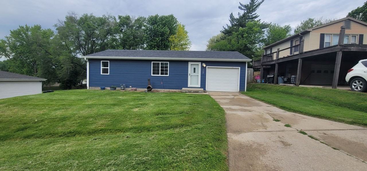 5704 S 17th St - Photo 2 of 16