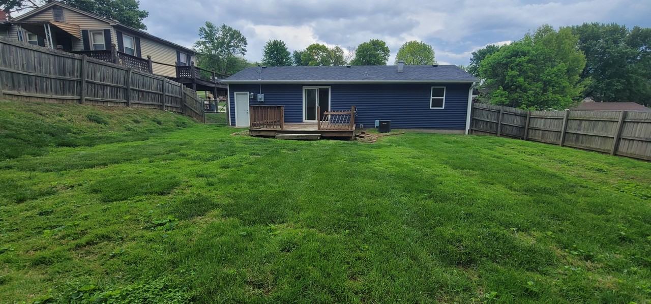 5704 S 17th St - Photo 5 of 16