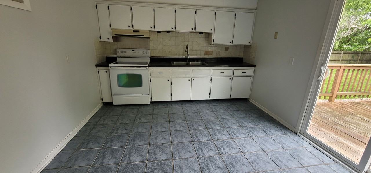 5704 S 17th St - Photo 6 of 16