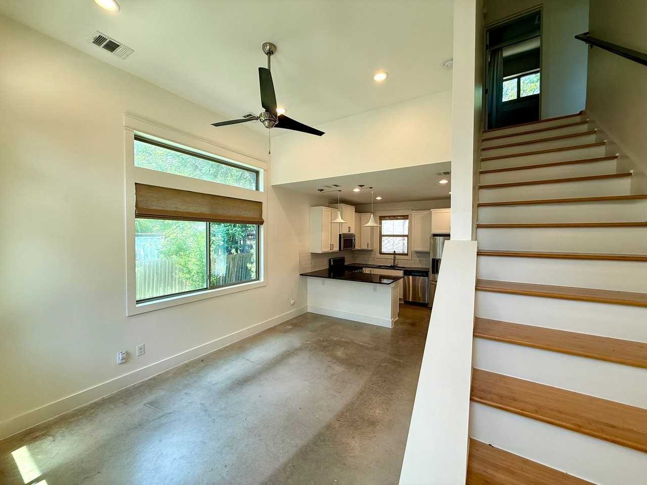 2200B E 16th St - Photo 3 of 20