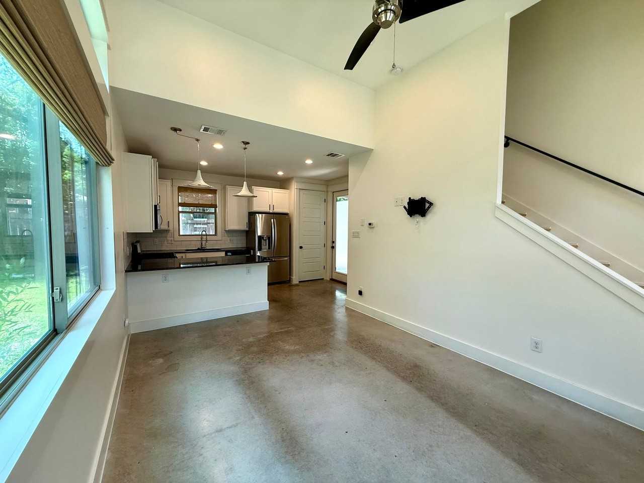 2200B E 16th St - Photo 4 of 20