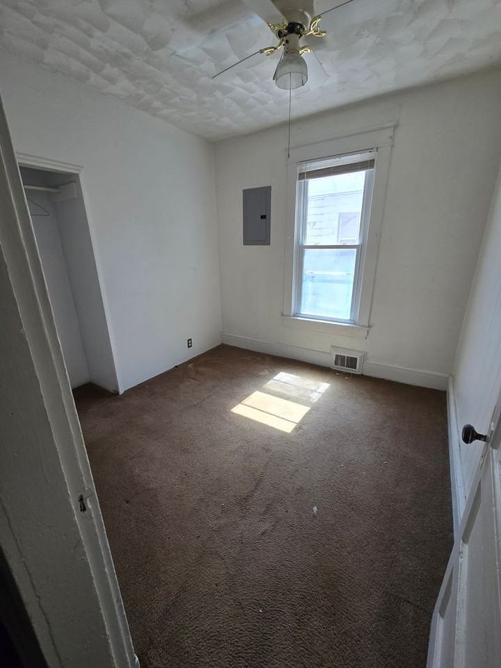 1312 Alby St #2 - Photo 3 of 8