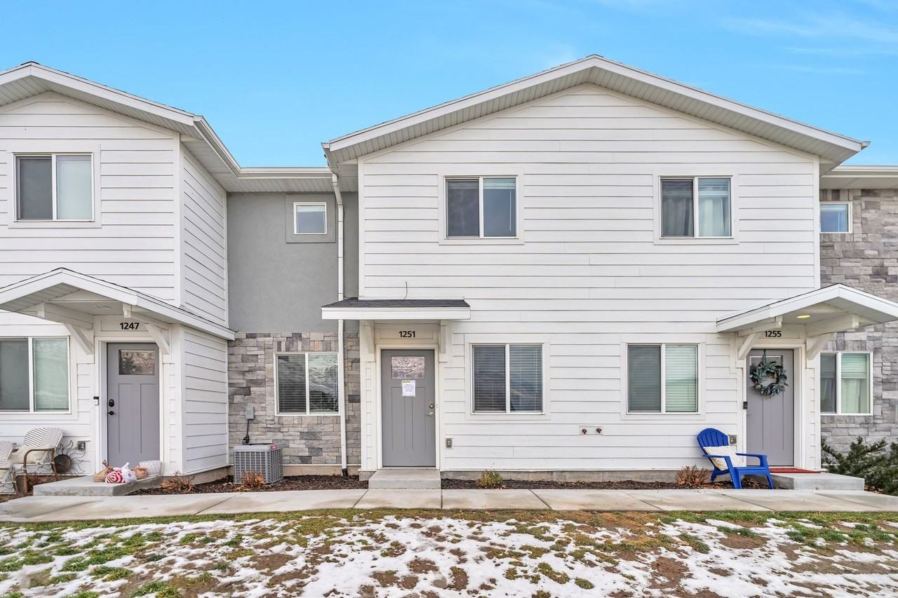1251 N 450 E - Photo 3 of 36