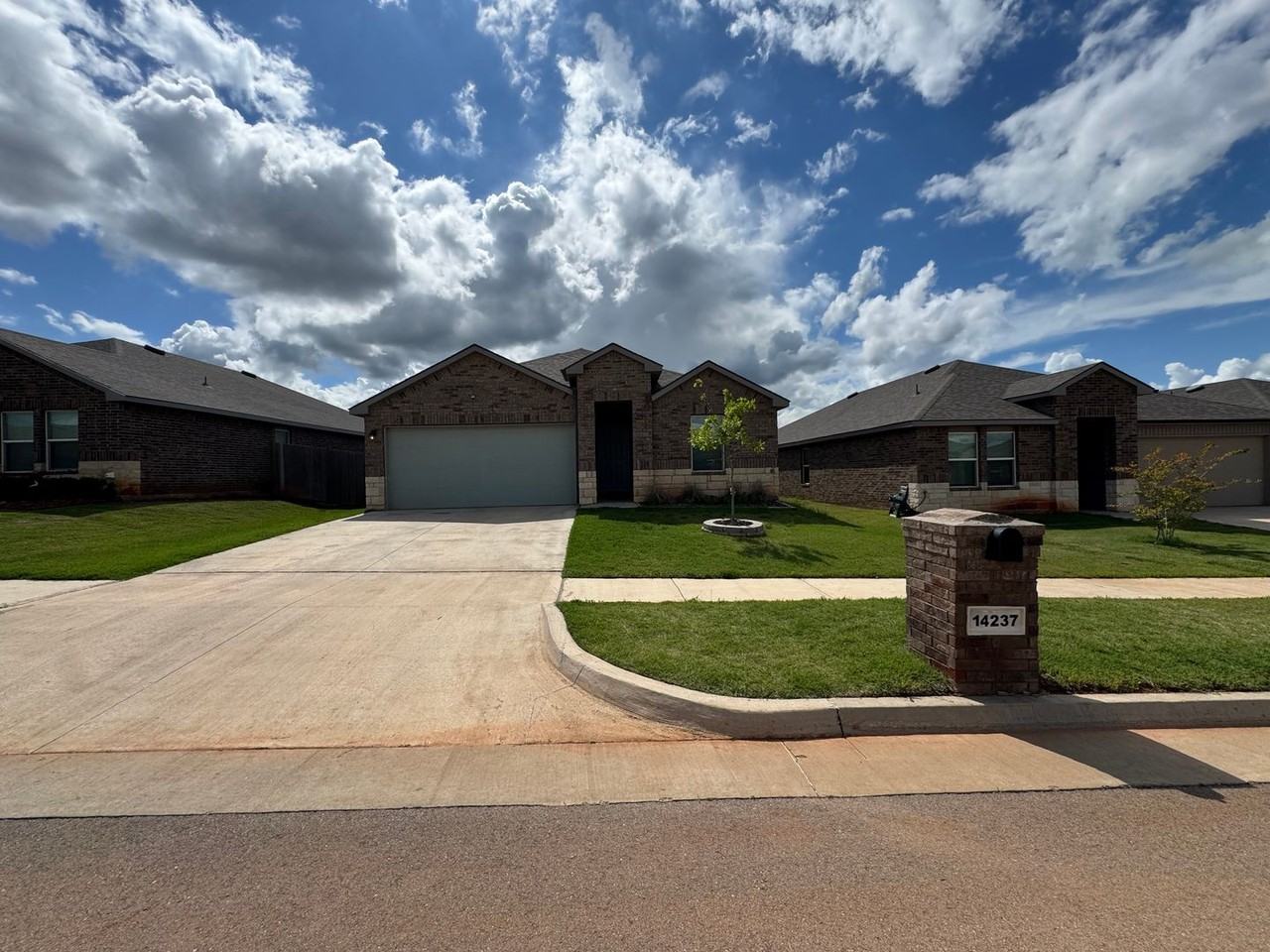 14237 Babbling Brook Dr - Photo 2 of 24