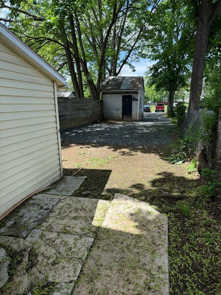 432 N Pitt St - Photo 3 of 29