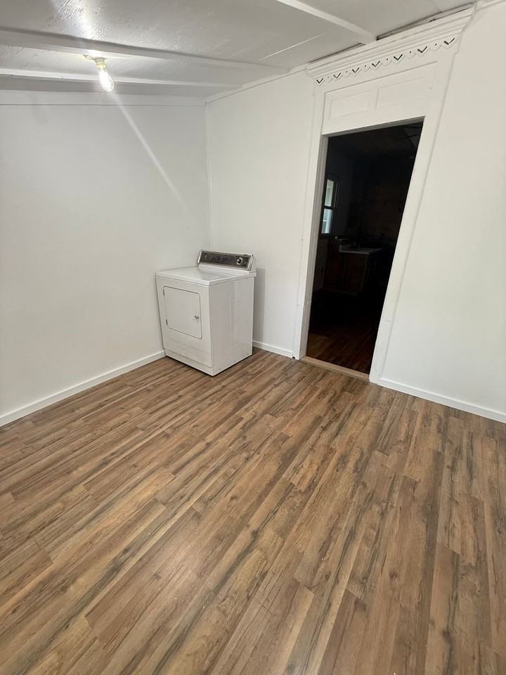 432 N Pitt St - Photo 4 of 29