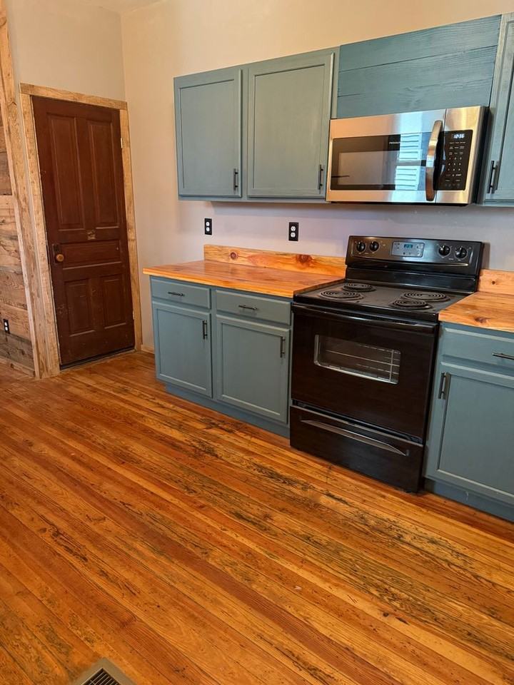 432 N Pitt St - Photo 6 of 29