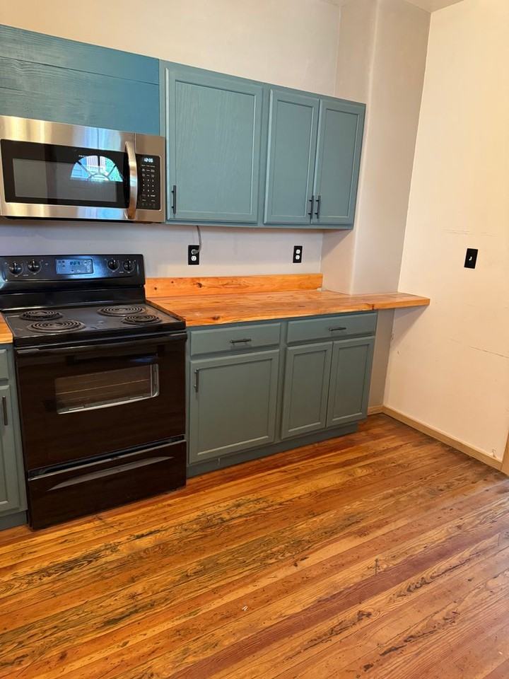 432 N Pitt St - Photo 7 of 29