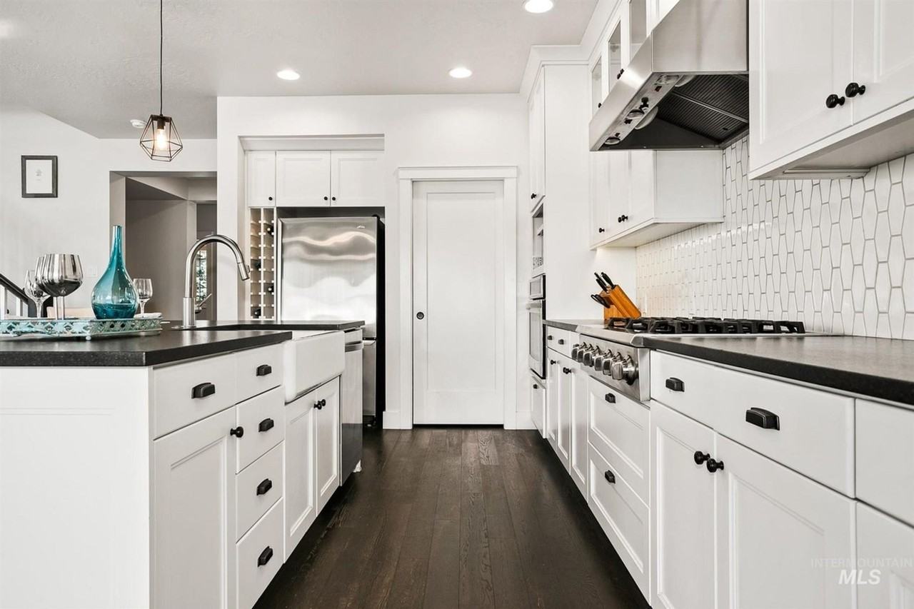6922 E Tao St - Photo 5 of 49