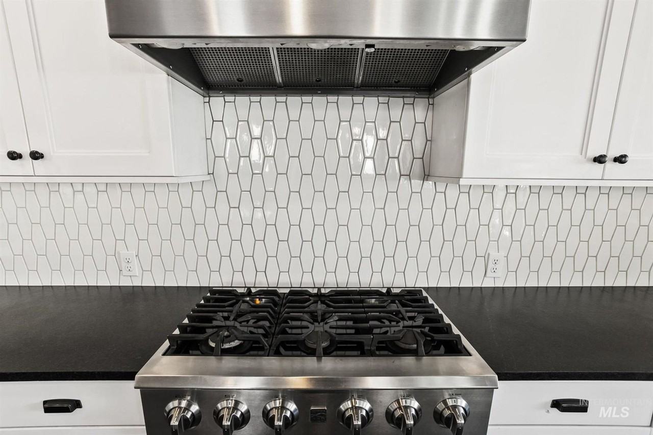 6922 E Tao St - Photo 6 of 49