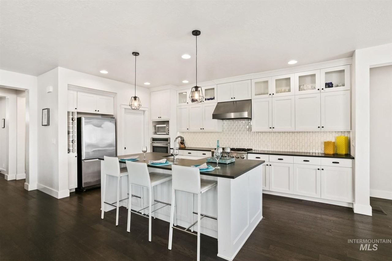 6922 E Tao St - Photo 7 of 49