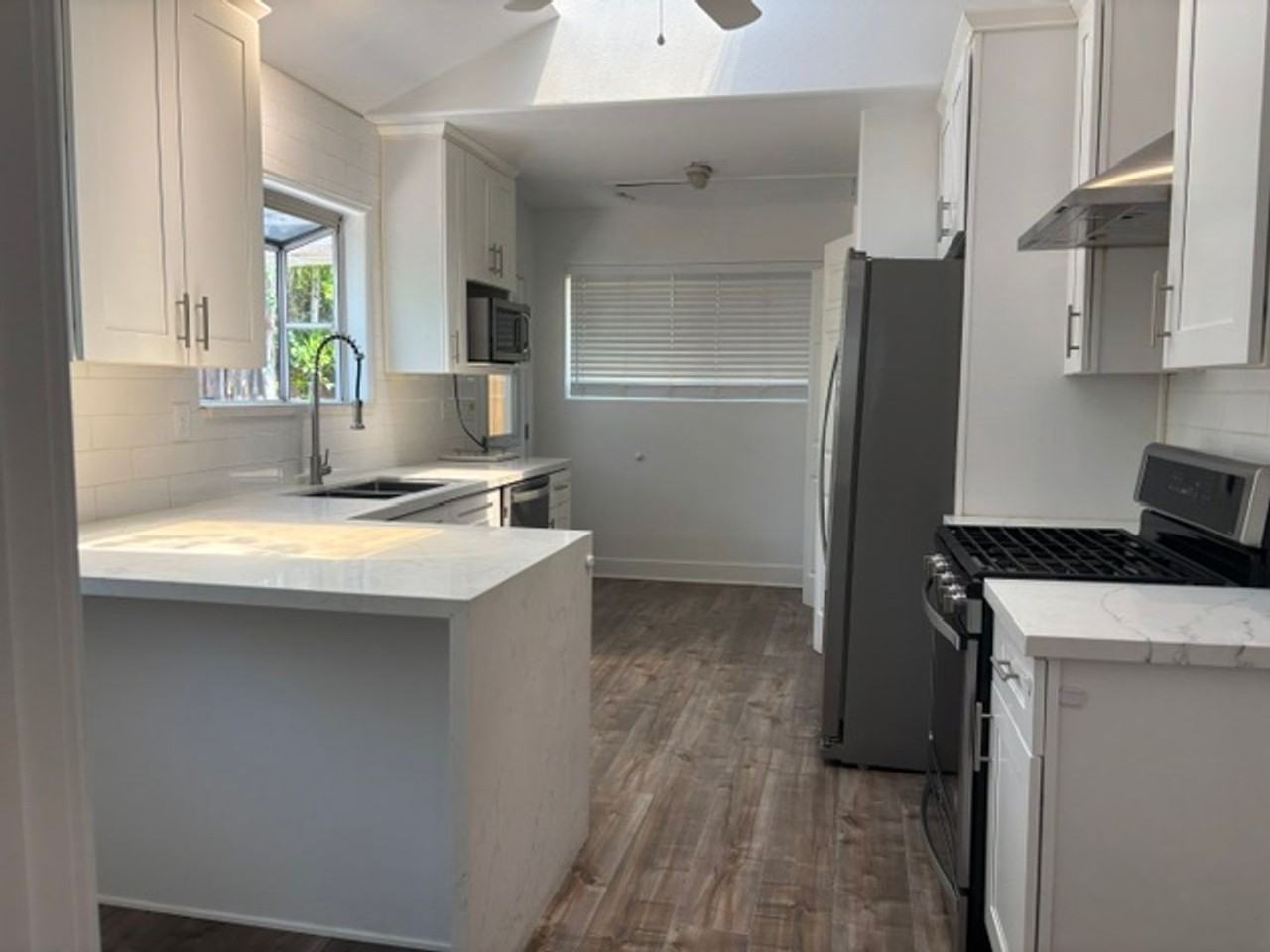 10610 Rhodesia Ave - Photo 2 of 42