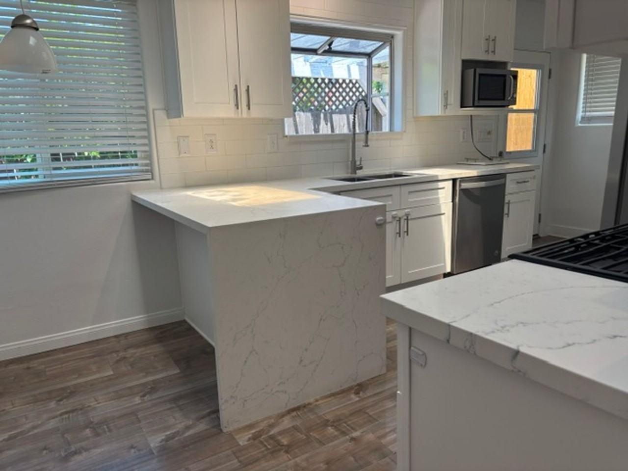 10610 Rhodesia Ave - Photo 5 of 42