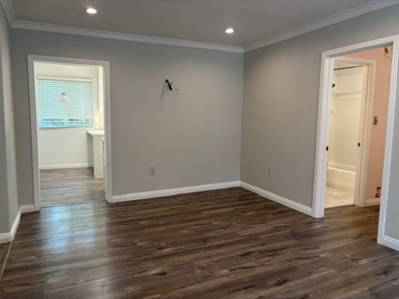 10610 Rhodesia Ave - Photo 6 of 42