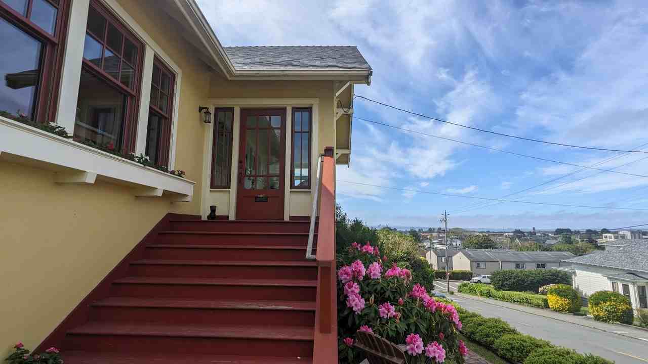 1258 I St - Photo 3 of 26