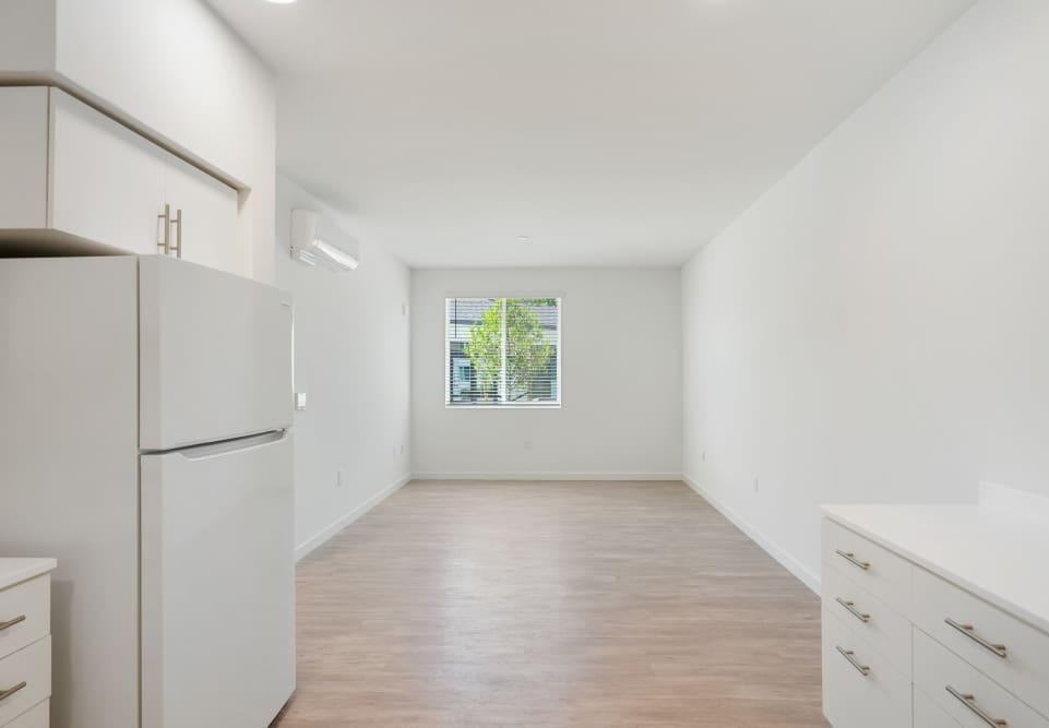 1520 Hecker Pass Rd - Photo 5 of 24