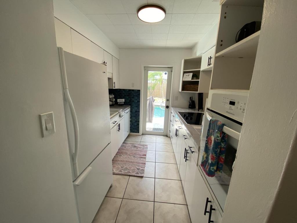 3307 20th Ave W - Photo 3 of 6