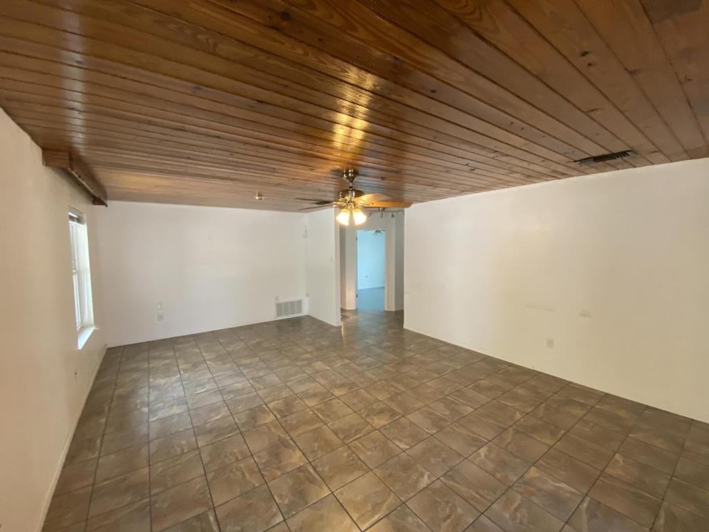 1122 Rhonda Lee St - Photo 4 of 31