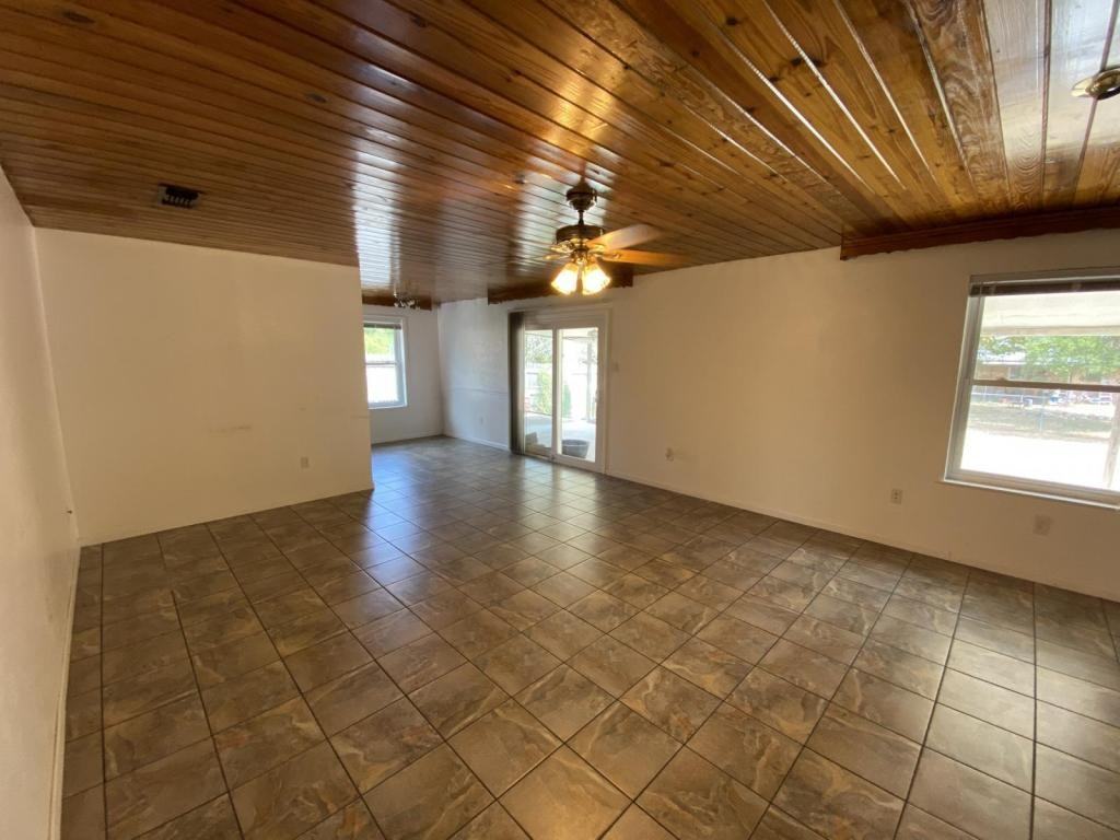 1122 Rhonda Lee St - Photo 6 of 31