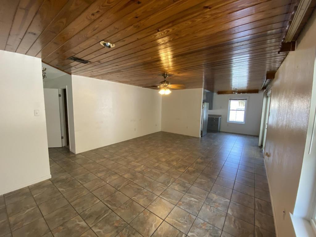 1122 Rhonda Lee St - Photo 7 of 31