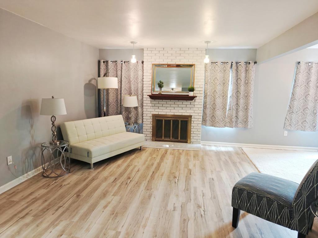 22248 Garrison St - Photo 3 of 32