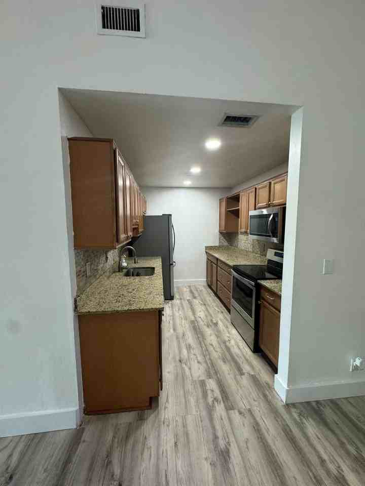 5597 Park Rd - Photo 2 of 32