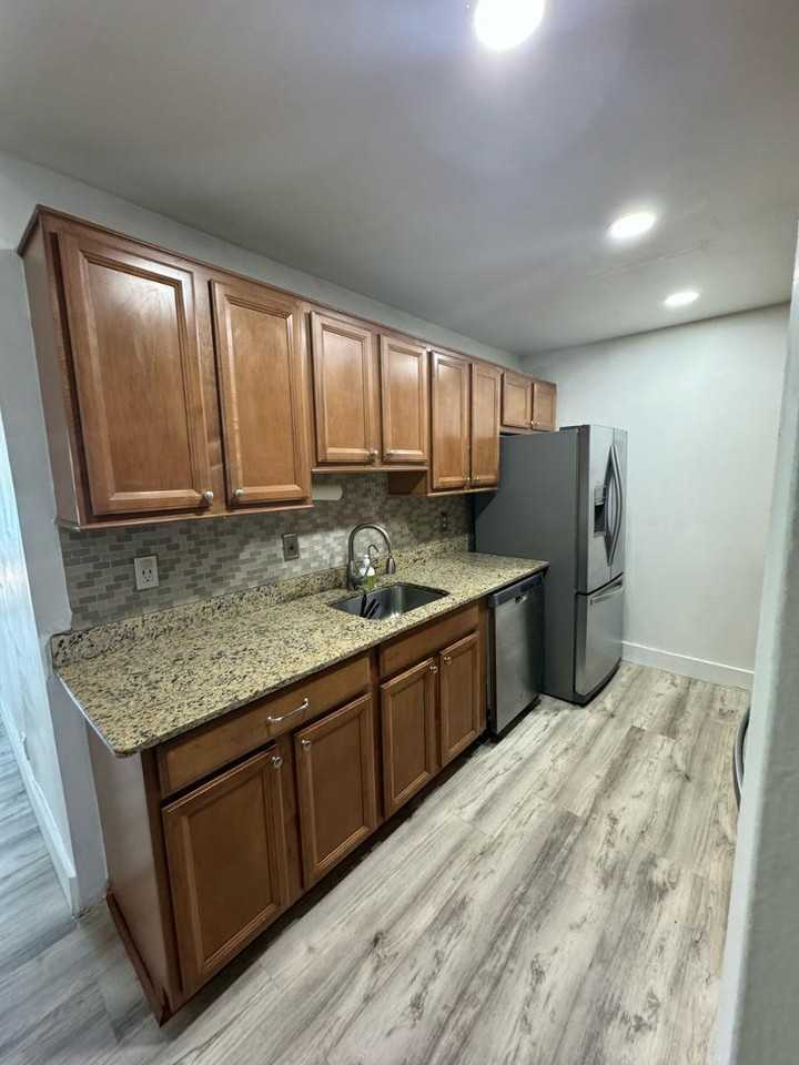 5597 Park Rd - Photo 3 of 32