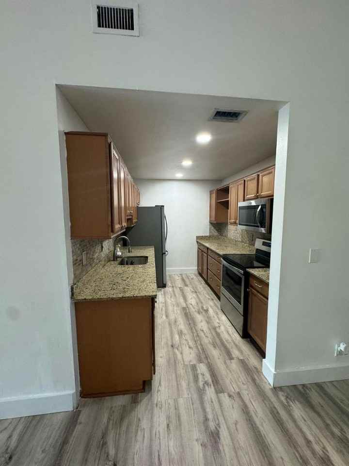 5597 Park Rd - Photo 5 of 32