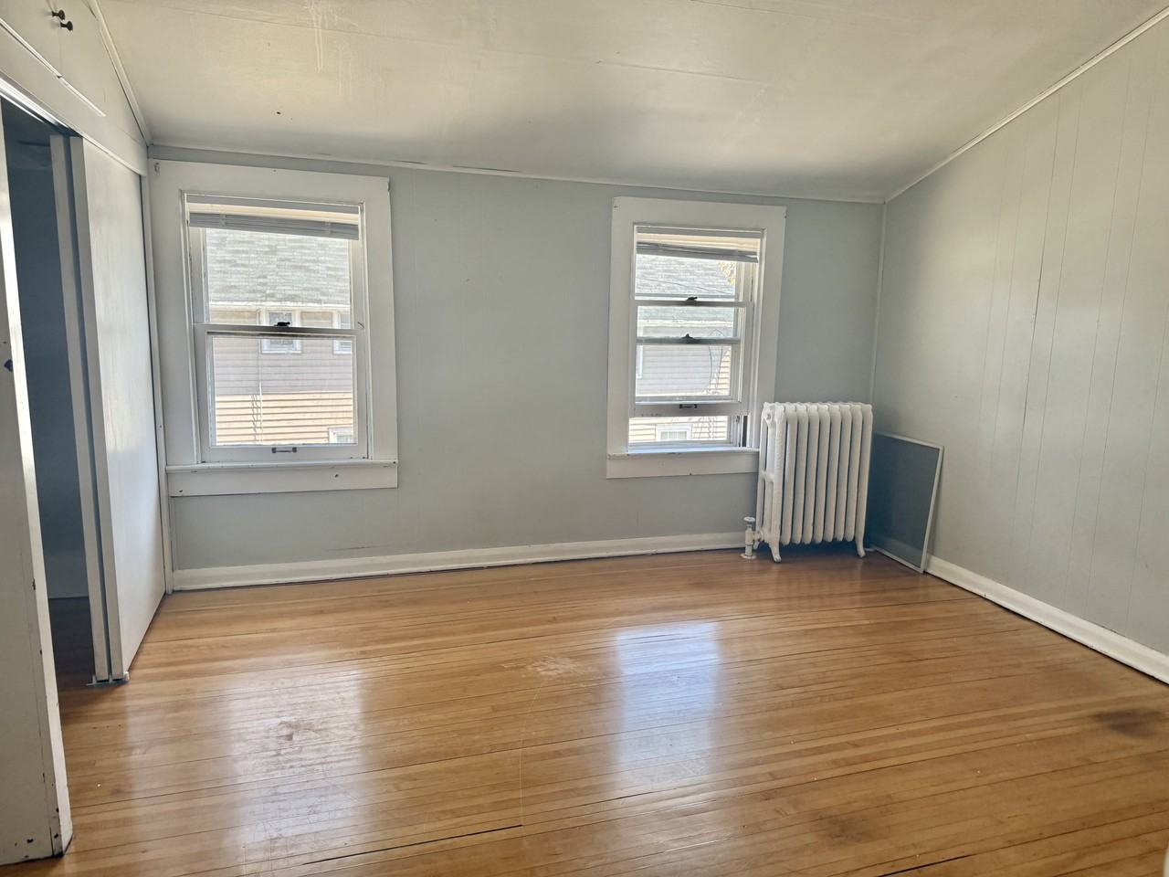 724 E Walnut St #724UPPER - Photo 3 of 6