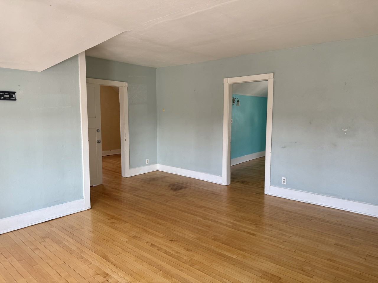 724 E Walnut St #724UPPER - Photo 6 of 6