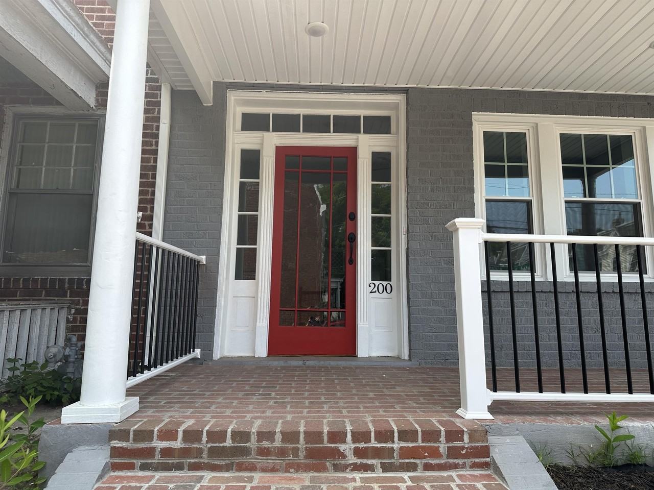 200 S Addison St - Photo 6 of 44