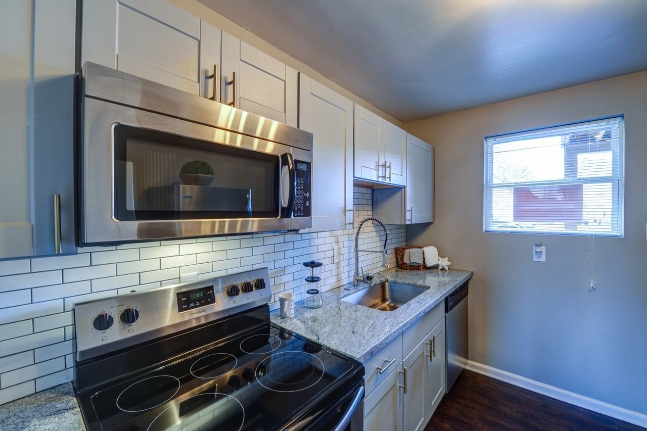 301 S Granby St #A - Photo 6 of 13