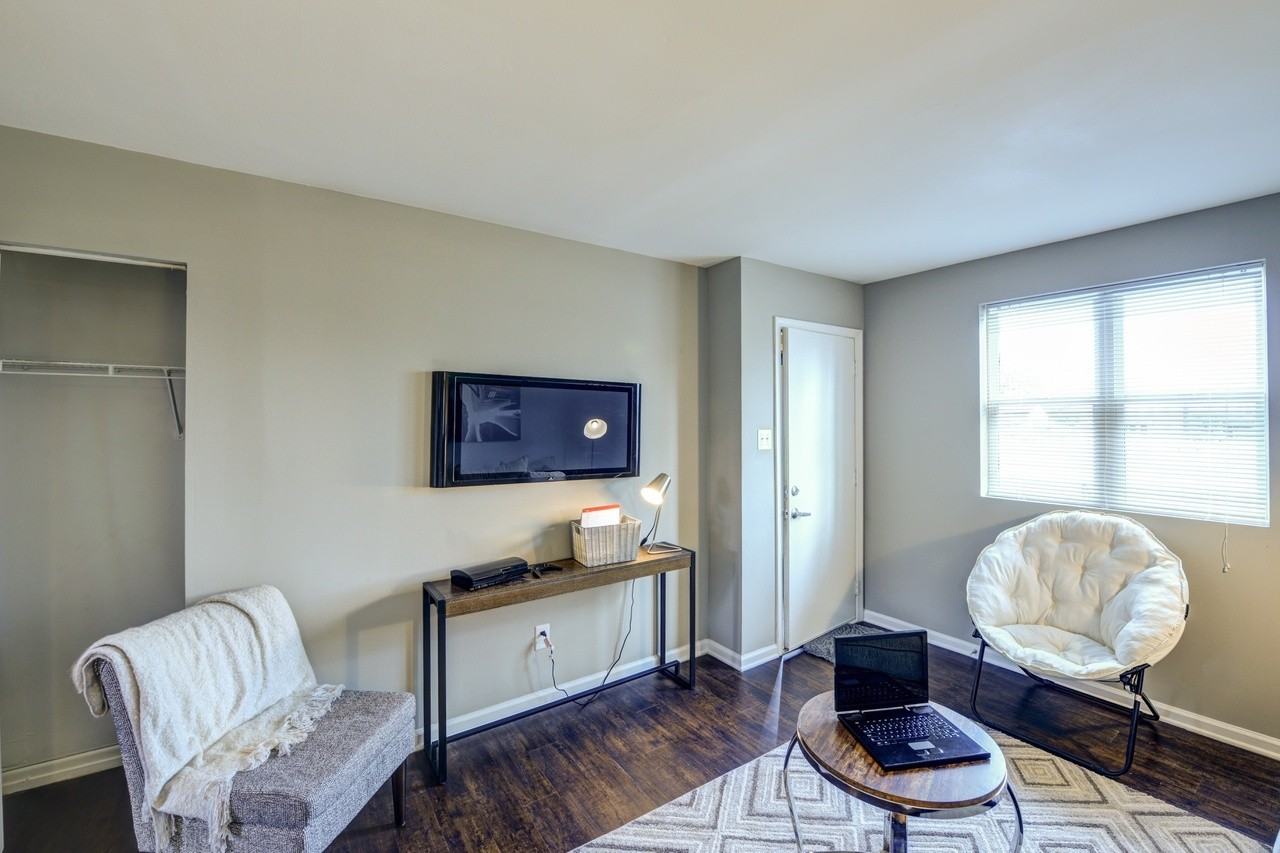 301 S Granby St #A - Photo 5 of 13